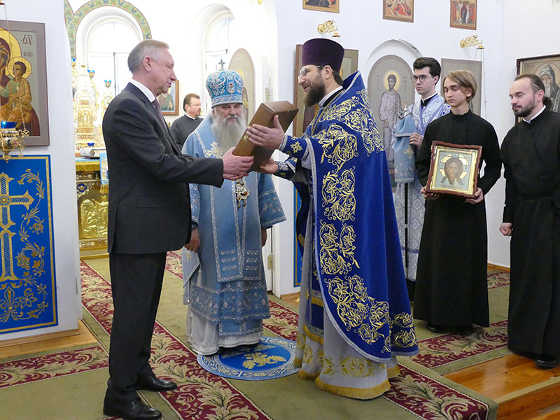 Митрополит Санкт-Петербургский и Ладожский Варсонофий, Губернатор Санкт-Петербурга Александр Беглов, настоятель храма протоиерей Александр Ежов.